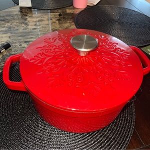 NEW Sedona cast iron dutch oven